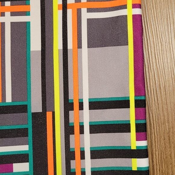 🔺️Fabletics Multicolored "Salar" Powerhold Crop Athletic Pants Small - Picture 8 of 12